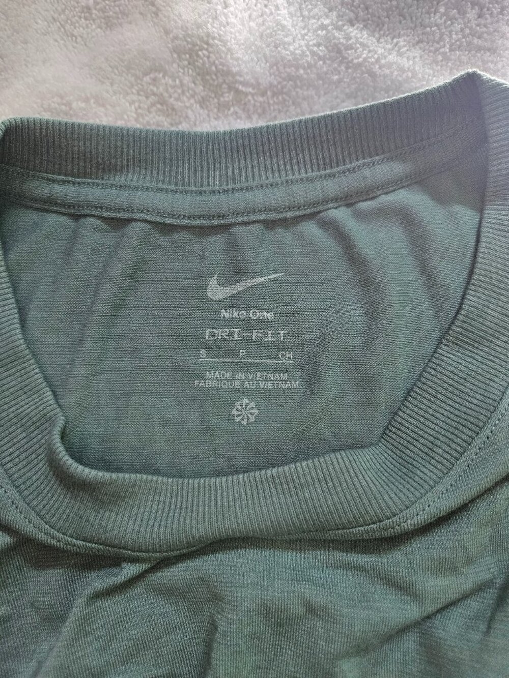 NWT Nike DRI-fit Loose Fit athletic top S - Picture 4 of 4